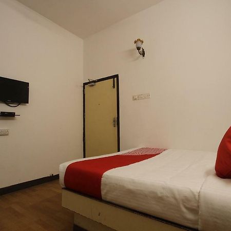 Oyo Flagship 40509 Hotel Mps Residential Tower Tiruppur Exterior foto